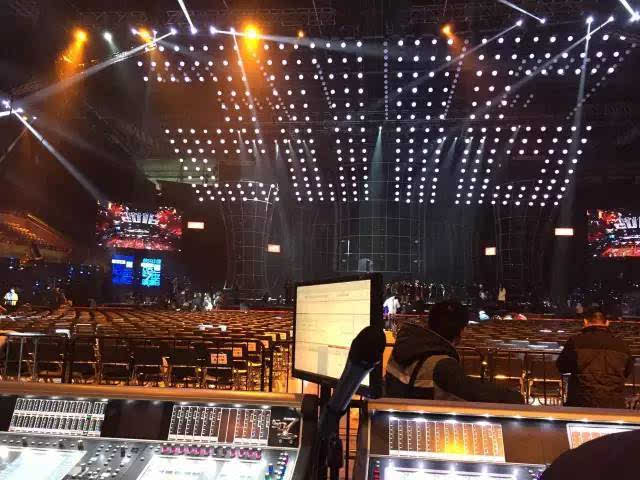 2016年四大衛(wèi)視跨年演唱會舞臺音響燈光到底哪家強(qiáng)?