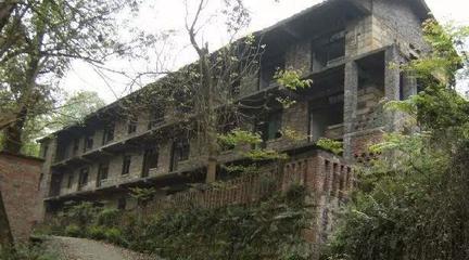 北京一家軍廠,規(guī)模大的員工4300多人,曾是全國第四大軸承廠